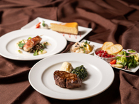 【晚餐】双份主菜：USDA PRIME菲力牛排和时令鲜鱼，共九道菜