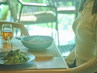 【贅沢ランチ女子会】 選べるメイン＆アフタヌーンスタイルのデザート　カフェフリー付き