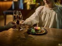 【私人教會求婚方案】專屬求婚策劃師將協助您完成規劃！八道菜式晚餐，甜點附贈祝福語，並佐以香檳祝酒。