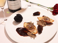 【公式HP】【Xmas2025】蟹やフォアグラ＆国産牛ローストビーフのノエル特別ディナー（1部）