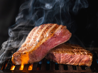 黒毛和牛 “厚切り赤身ステーキ”コース（2時間飲み放題付き）