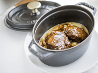 平日只有开胃菜+ 2主菜+甜点+咖啡9000yen→8200yen