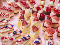 ナイトスイーツブッフェ「Sweets Parade」 ～ストロベリー～