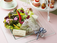 ≪土日祝日限定≫数量限定！記念日やお祝いに！【シーザーブーケ＆ロゼスパークリングワインまたは選べるノンアルコールカクテル付き】ストロベリー