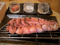 Langue d'agneau grillée avec trois types de sel spécial, fondue épicée et plat shabu-shabu V