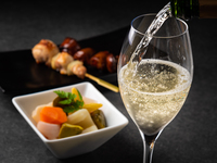 【女子会プラン】スパークリングワイン含む2.5h飲み放題付き。※女性限定のプランです　※土日祝限定