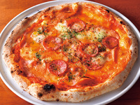 モルタデッラ(魚沼産妻有ポークソーセージとサラミのピッツァ)