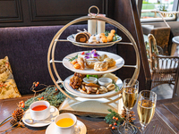 オフィシャルWeb限定最安値【クリスマスナイトアフタヌーンティー】キュートな3段スタンド＆カフェフリー+滞在無制限