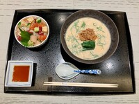 ピリ辛豆乳坦々うどんとばらちらし