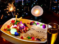 オフィシャルWEB予約限定【アニバーサリーコース－Laule’a－】国産牛などのWメイン全7皿+乾杯酒＆2時間飲み放題+メッセージプレート(窓際確約)