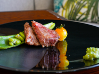 オフィシャルWEB予約限定【アニバーサリーコース－Laule’a－】国産牛などのWメイン全7皿+ペアリングワイン3杯+メッセージプレート(個室確約)