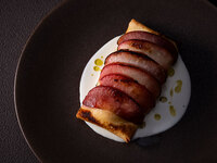 【90-Minute Dining】Mini Buffet Included ≪Seasonal Lunch≫Crêpe of “Awaji Dori” Chicken and Truffle-flavored Potatoes, with Baked Apple