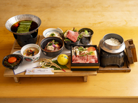 Kyoto Rice Bowl Five-Type Tasting Set ~ Wagyu Beef Shoulder Loin and Winter Vegetable Sukiyaki Hot Pot ~ (Winter version / From December 1, 2025)