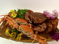  [Noël (du 20 au 25 décembre) uniquement] Dégustez un menu crabe et prunes + toast au champagne