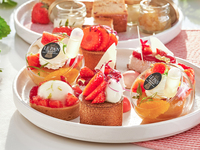 Strawberry Afternoon Tea (with seasonal drink) <In-store seating>