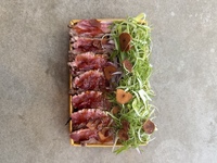 九条ネギと本マグロ頬肉のステーキ