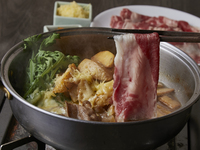 ★スパークリング飲み放題付！【冬の贅沢鍋！】キロサ牛＆もち豚のポテトチーズすき焼きコース★5品【2H飲放付】5,000円(税込)