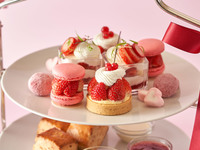 【Strawberry Afternoon Tea】カフェおかわり自由！シーズナルドリンク付き