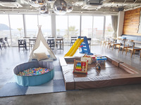 [If you would like to use the kids' space, please make a reservation here!] Perfect for moms' get-togethers and lunch parties!