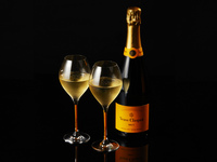 [1/5-5/31 Limited Option] Champagne by the Glass ~Veuve Clicquot~ +1,800 yen