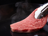 【Xmas2025】ランチ限定 5種類の希少部位食べ比べ＋Xmasデザート付き＋乾杯スパークリング