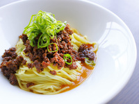 【12月ランチ】平日はハーフブッフェとセットがさらにお得！＼東広島産ジビエ肉味噌汁なし担々麺／