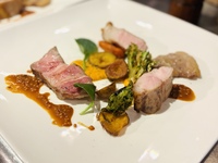 Charcoal-grilled roast pork tasting: Golden Pig