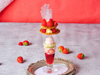 ＜オプション＞～苺のミルフィーユパフェ～（要予約）