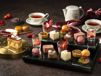 Strawberry and Chocolate Afternoon Tea ★ Saturdays, Sundays, and Holidays (Reservations required at 11:30)