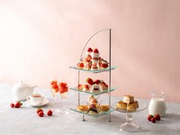 Strawberry and Milk Afternoon Tea with Strawberry Sparkling Wine and 25 Free Café Choices | 8,200 yen