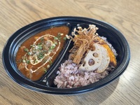 豚と大根の八丁味噌カレー　季節の揚げ野菜