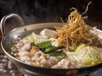 Enjoy Motsunabe at a Bar