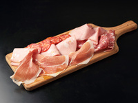 サラミ、ハム盛り合わせ