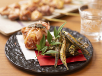 ≪2ч. Все, что вы можете выпить≫ Курс якитори «Хана» ~Наслаждайтесь курицей Хинай~