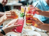 【Mid-Holiday only】Family & Friendly Dinner Buffet with Free-flowing Drinks