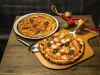 【人気No1宴会プラン】窯焼きPIZZAや熟成豚を楽しむ2時間飲み放題プラン