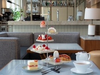 ベルベットな銀世界　いちごのアフタヌーンティー