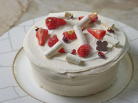 Brown sugar and strawberry shortcake 15cm (recommended for 3-4 people)