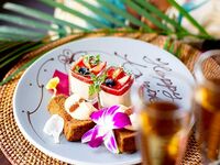 オフィシャルWEB限定【飲み放題充実プラン】サラダや肉料理など全5皿＋2時間飲み放題付き＆メッセージプレート