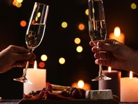 仅限12月22日和23日！【休闲圣诞晚餐】6道菜，包括“牛肝菌挞×精选烤牛肉×草莓巴伐利亚奶油”