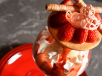 魅力的なパフェ新登場！【オンライン限定価格】Hakodate Modern Parfait Collection～メルティ・ストロベリー（Melty Strawberry）