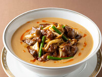 【牛肉入りタンタン麵】サラダ・デザート・スープ・コーヒービュッフェ付き