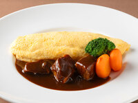 【ビーフシチュー・オムライス】サラダ・デザート・スープ・コーヒービュッフェ付き