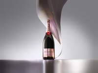 Sweets Buffet "Strawberry Fairy Garden" + Glass of Moet & Chandon Rosé Imperial