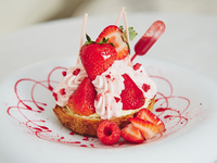 【デザートサンド】いちごとフランボワーズのクロワッサンサンド（期間限定）＋カフェ1杯