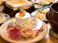 【個室確約！ 記念日プラン】 全8品 ～黒毛和牛すき焼きと湯葉土鍋＆記念日ケーキ～　6,600円(税抜)  ※3名様以上限定