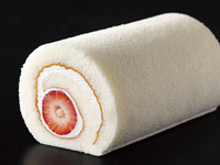 【1・2月】あまおうのホワイトロールケーキ（15cm）
