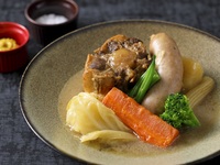 [Weekday Lunch] Pot-au-feu with domestic beef tail and coarsely ground sausage, semi-buffet included