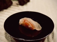 【個室】おまかせコース「２１年の醸し」握り8~10貫／料理4品ほど