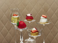 【New Year Exclusive Otoshidama Plan】 St. Regis Strawberry Afternoon Tea + Glass of Champagne